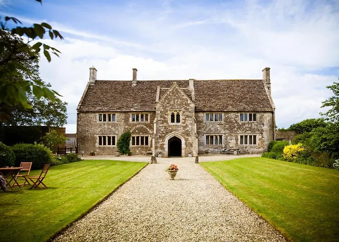 Seymours Court