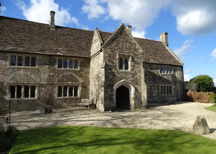 Seymours Court